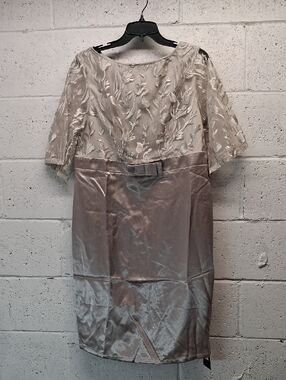 NWT Womens Xpluswear Two-Tone Lace Bodice Midi Dress in Silver